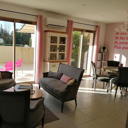 Willa Le Cabanon De Laura LʼIsle-sur-la-Sorgue Zewnętrze zdjęcie